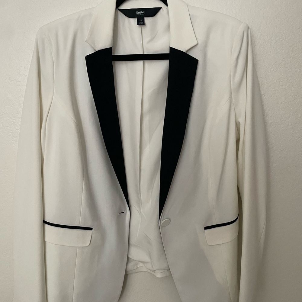 NWT: Mossimo from Target 
White Blazer with Black Contrast Lapel. Size L